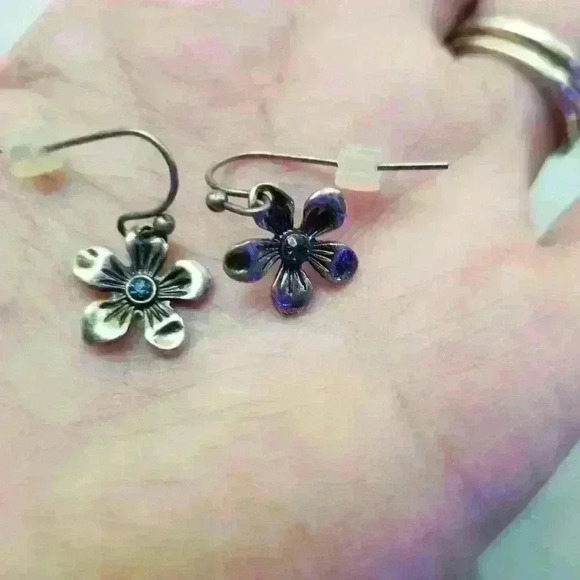 Floral Details Womens Costume Jewelry Necklace w/ Earrings Matching Set - Picture 8 of 10